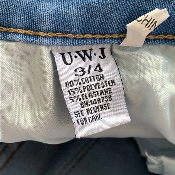 Distressed Light Wash Jeans - Picture 4 of 4